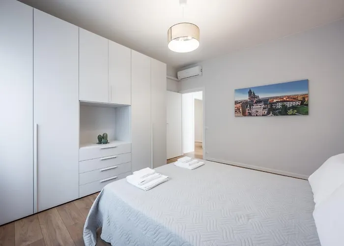 Caravaggio A Due Passi Dalla Funicolare * بيرغامو